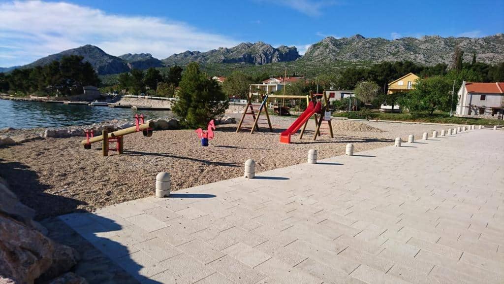 Apartman Bojana Apartamento Starigrad Paklenica Exterior foto