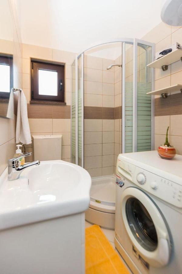 Apartman Bojana Apartamento Starigrad Paklenica Exterior foto