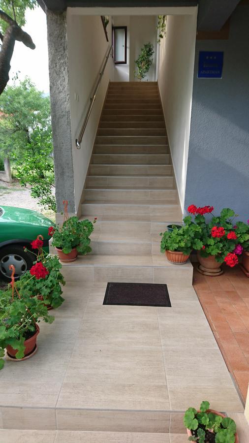 Apartman Bojana Apartamento Starigrad Paklenica Exterior foto