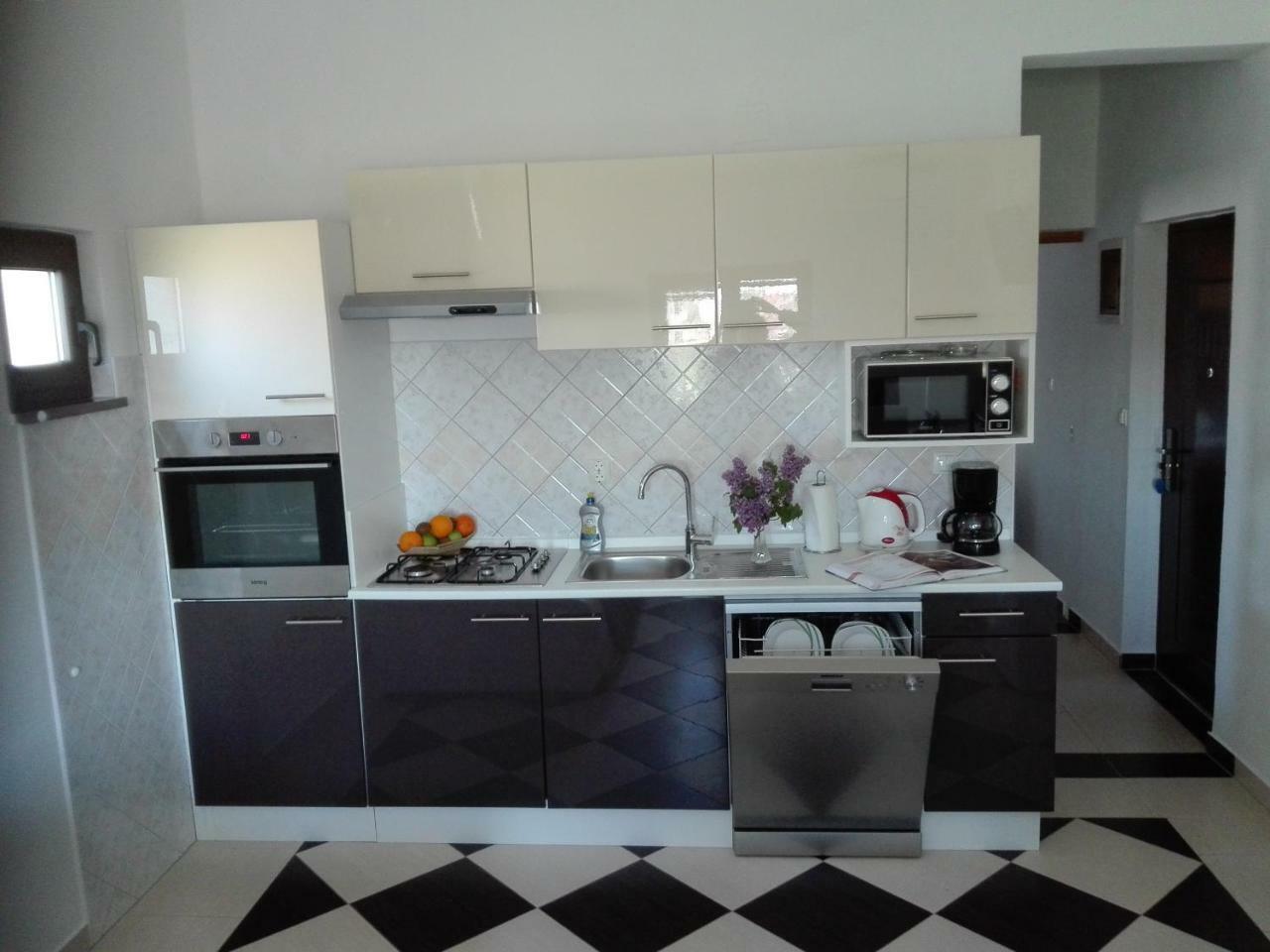 Apartman Bojana Apartamento Starigrad Paklenica Exterior foto